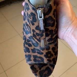 I.State size 9.5 leopard open toe shoes